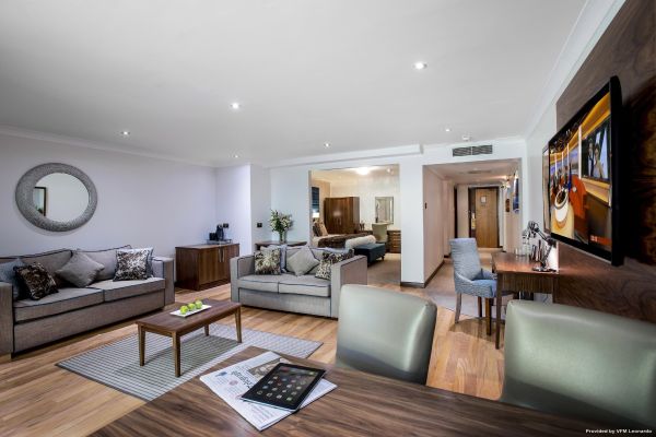 Hotel The Vale Resort (Cardiff)